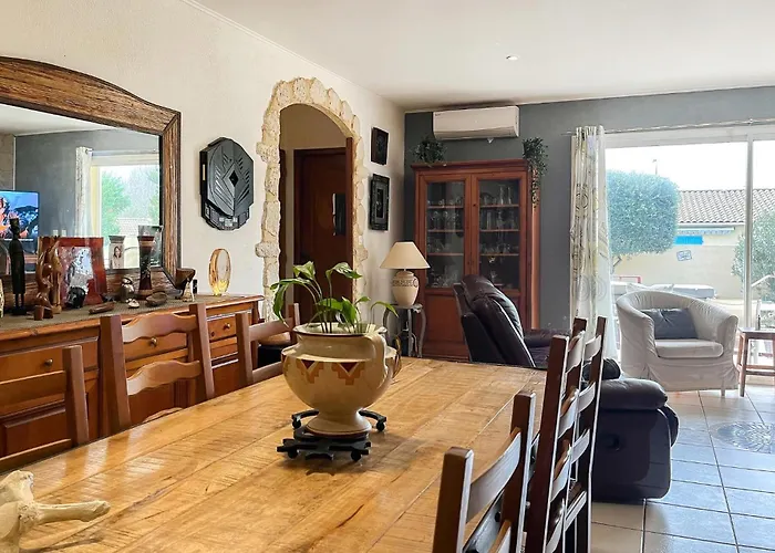 度假居 3 Bedroom Gorgeous In Montfrin